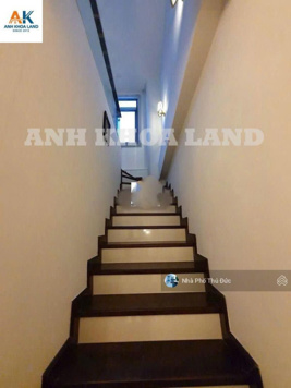 Nhỉnh 8 tỷ, bán nhà 3 tầng ngay Vincom Thủ Đức - sẵn HĐ thuê 18 triệu/tháng