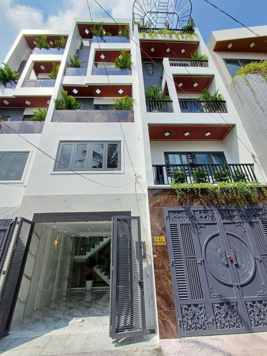 Nhà sẹc ngắn Hà Huy Giáp, DT: 4m x 14m, lửng, 3 lầu, 4PN, 6VS, gara xe hơi, sân thượng, giá 5.95 tỷ