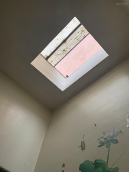 Bán nhà Q4 Bến Vân Đồn 1 trệt 1 lửng 1 lầu diện tích 24,7m2. Nhà 2 ban công có giếng trời