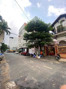 Chủ cần bán Villa Hoàng Dư Khương gần Cao Thắng. DT: 13,5m x 20m, hầm, 2 lầu. LH: 0.0901 38 30 38