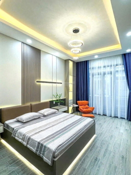 Bán nhà ngộp sổ hồng riêng 3,75 tỷ, 66 m2, Cách Mạng Tháng Tám,Q10, chủ định cư sang tên ngay
