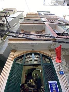 Bán nhà riêng tại Dịch Vọng, 14,8 tỷ, 75m2, 6PN, 4WC, giá cực chất