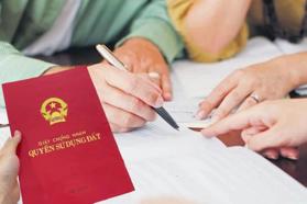 Sổ đỏ đứng tên một mình vợ khi bán chồng có phải ký không?