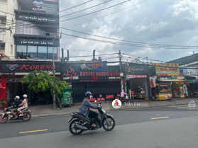 Góc 2 MT Hoàng Diệu 2, sầm uất Him Lam, 16m*18m=280m2, HĐ cho thuê 130tr/th. Giá 35 tỷ