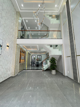 Nhà 4 lầu ngay Ngã Tư Ga, sát bên Gò Vấp, DT: 4.5x12m, 4PN, sân thượng, 6,15 tỷ, LH 0967 813 059