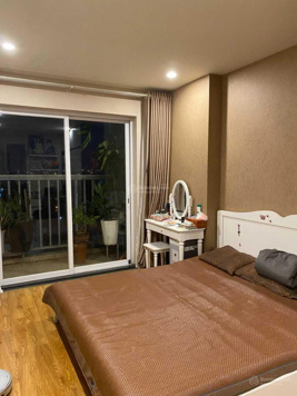 Cần bán gấp căn 2N 90,6m2 tầng trung thoáng mát tòa N03 đủ đồ giá: 5,3tỷ Berriver Long Biên