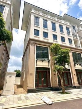 Bán liền kề góc 90m2, giá 8,7 tỷ trục thông sát ngay vườn hoa chung cư trường học Thời Đại Vin 3