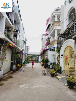 Nhà 3 tầng hẻm xe hơi khu an sinh cạnh Liên Phường - liền kề Global - khu đồng bộ 52m2, vào ở ngay