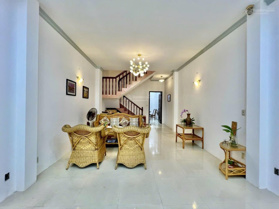 Bán nhà đang có HĐ thuê 31tr/tháng 7PN - 7WC DTS 280m2 (4x18m) nhà HXH 10m gần học viện cán bộ