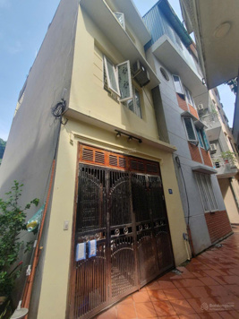 Cho thuê nhà 45m2 x 3 tầng, phường Việt Hưng, quận Long Biên, Hà Nội