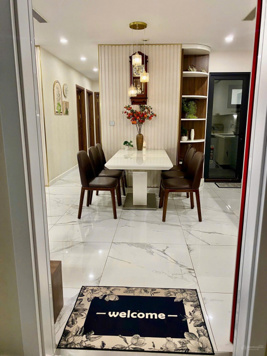 Gia đình bán căn hộ 3PN Sunshine City hướng mát full nội thất, đã có sổ đỏ