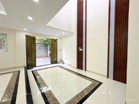 Bán nhà 4 lầu ngay cổng Vạn Phúc, có Gara để ô tô, đường vào 15m, đất 6,52x8,47m. LH 0914 570 789