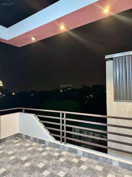 Bán nhà 3 tầng phố Bích Đào, Ninh Sơn, Ninh Bình. 51m2 x 3T, 3PN + 3WC, full NT, ở ngay. Giá 1,9xtỷ