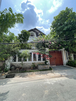 Hot! Bán mặt tiền ngay Nguyễn Văn Hưởng - Quốc Hương - DT: 12x 35m - 370m2 - XD: 1H7T giá 79 tỷ TL