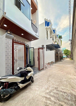 Bán nhà lầu mới xây 100% có 3 PN 3 wc tặng full nội thất nhà gần trường ĐH CT giá rẻ chính chủ