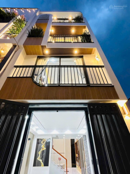 Bán nhà 66m2 đường Lê Văn Việt, Q9 xây 4 tầng, gần cầu Bến Nọc. Hẻm 6m. Cho thuê 11tr/th