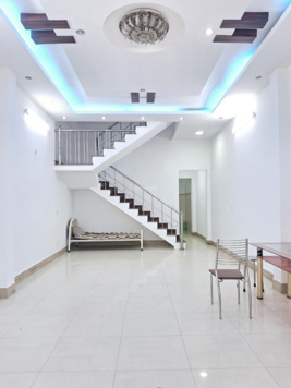 Nhà 2 tầng 2 mê mặt tiền đường 5m5 lề 3m sát đường Hồ Tùng Mậu, chỉ cách bãi Biển 100m-72m2, 3ty950