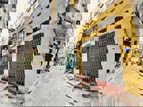  Bán nhà phố Hoàng Quốc Việt, quận cầu Giấy 4 tầng, mặt tiền 4m, diện tích 42m2