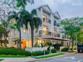 Kẹt tiền bán gấp biệt thự Nine South Nhà Bè, full NT từ 13.5 tỷ