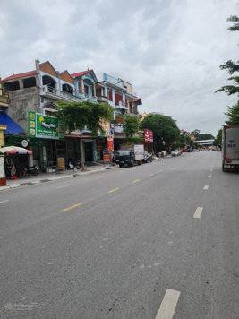 Bán nhà mặt đường Lê Đức Trung thị trấn Neo Yên Dũng, Bắc Giang. 160m2, MT 4,8m. KD tốt. Giá 4.9tỷ