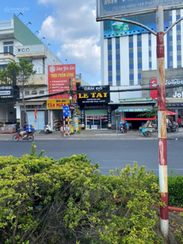 Bán đất có nhà cấp 4 vị trí đẹp mặt tiền Nguyễn Văn Cừ gần ngã 4 Mậu Thân TDT 157 m2 full thổ cư