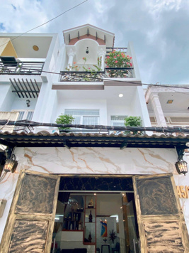 Vợ chồng tôi bán gấp nhà Lý Chính Thắng, P 7, Quận 3. SHR, sang tên trong ngày