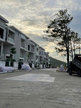 Chính chủ cần bán gấp căn BT song lập quay cafe La Luna Coffee Hạ Long