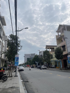 Bán nhà mặt tiền đường hình vương ngay trung tâm TP 4 tầng giá khá hợp lý lô góc 2 diện