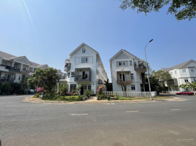 Bán biệt thự góc, sân vườn rộng, đối diện hồ, đường 20m - Park Riverside