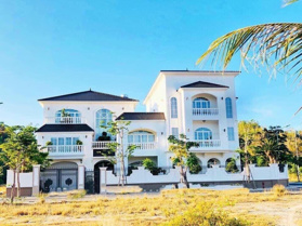 Cần Bán Lô Đẹp 280m2(14 x 20) Hướng Đông Nam đối diện Công Viên CHỈ 19 triệu/m2 TP Nha Trang