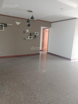 Tôi cần bán gấp căn hộ Giai Việt Hoàng Anh giá rẻ do kẹt tiền đường Tạ Quang Bửu, p.5, Quận 8