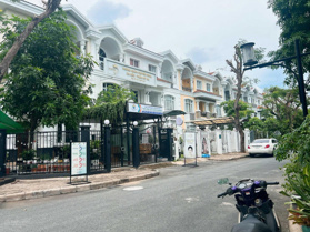 Bán nhà biệt thự liên kế khu Hưng Thái 2, Phú Mỹ Hưng, Quận 7 giá: 27,5 tỷ, sổ hồng. 0902 949 186