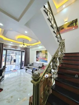 Bán nhà 2 mặt tiền mới xây. 3,9x15m. 3 lầu sân thượng tại Cao Thắng, Q3 - 10,6 tỷ TL