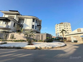 Chính chủ gửi bán ô biệt thự 375m2 Hà Khánh A trục thông gần chung cư