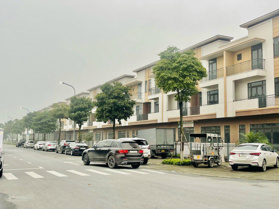 Chính chủ cần bán shophouse 120m2 phố đi bộ tại Centa City