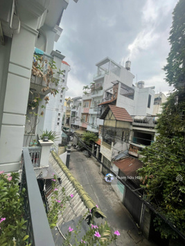 Bán gấp nhà xe hơi né nhau diện tích 4.5 x 13m đường Thành Thái quận 10 giá chỉ 11 tỷ, 3 lầu