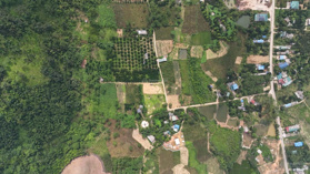 E đang cần tiền nên bán mảnh đất nghỉ dưỡng ở HB. Diện tích gần 600m2/100m2 đất ở. MT 11m nở hậu