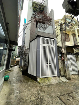 Giá hot! Bán căn 2 mặt tiền 3 tầng hẻm Nguyễn Thị Minh Khai, Hải Châu, Đà Nẵng chỉ 2,95 tỷ