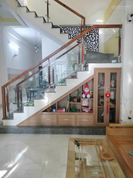 Hiếm cần bán gấp nhà 2 tầng Nguyễn Hữu Hào sát Bùi Tá Hán chỉ 4 tỷ hơn