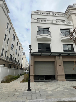 Suất ngoại giao ko chênh, căn góc xẻ khẻ siêu đẹp gần sát công viên trung tâm TC8-Xx