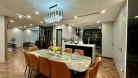 (Siêu Hiếm)Bán căn hộ Đập thông 4PN3WC tại Cầu Giấy Center Point, GIá 18 tỷ,Diện Tích 180m2