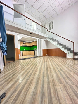 Nhà gác lửng kiệt ô tô 4m Lạc Long Quân gần ĐH Bách Khoa | 3PN, giá tốt