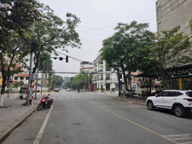 Cần bán nhanh căn nhà 3.5 tầng mặt đường Ngô Tất Tố, HUD A ngay ngã giao Nguyễn Cao