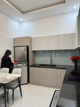 Hạ giá: 300tr trước Tết - Nhà 2 tầng đường Hoàng Diệu, cách đường chỉ 100m, full nội thất cao cấp