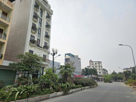 Bán lô Bò Sơn 3 nhìn vườn hoa DT 72m2, MT 4m, hướng TN, giá 8.3 tỷ
