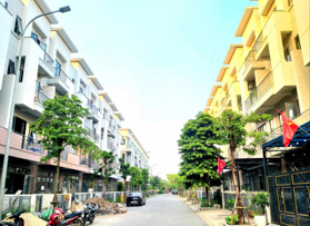 Nhà 75m2, 4 tầng rẻ nhất khu vực. 4,6x tỷ, cửa ngõ KCN VSIP, KĐT Centa Diamond, cách Long Biên 5km