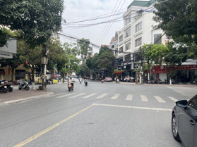 Cần bán căn Nhà 4 tầng đã gắn tài sản, kinh doanh đắc địa mặt Nguyễn Cao, Ninh Xá, tp BN. 20, x tỷ