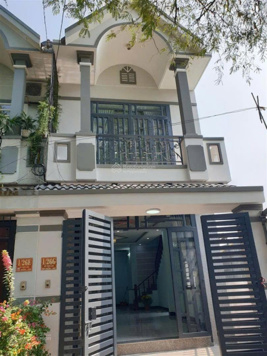 Cần bán nhà đang cho thuê ngay Trần Bình Trọng, Thủ Dầu Một 70m2 sổ sẵn cách QL13 200m