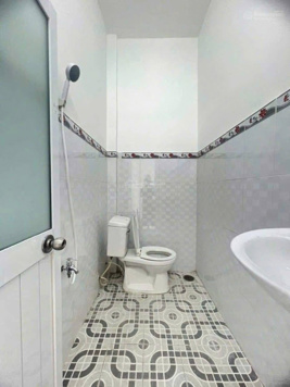 Chính chủ ra đi gấp căn nhà DT65m2 ở mặt hẻm Chòm Sao đang cho thuê 6,5tr/th thông ra QL13 300m SHR