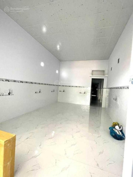 Cho thuê nhà 208m2 mặt tiền 823 Hậu Nghĩa, Đức Hòa, Long An